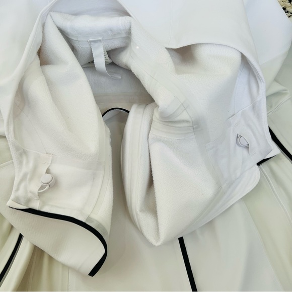 Sold- Lululemon Cross Chill jacket in white (1st release) - Picture 15 of 16